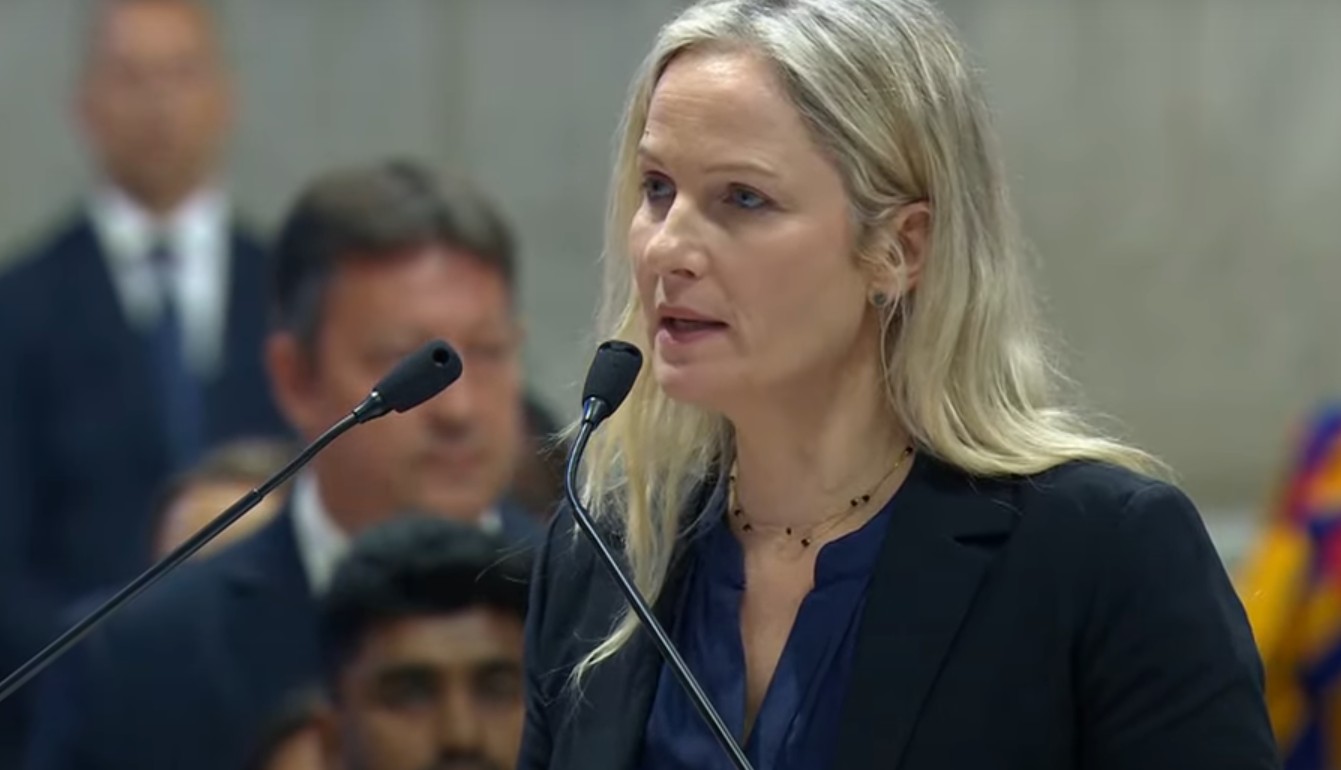 Conclave: quem é Andressa Collet, brasileira que leu Oração Universal em missa de abertura da cerimônia para escolher novo papa