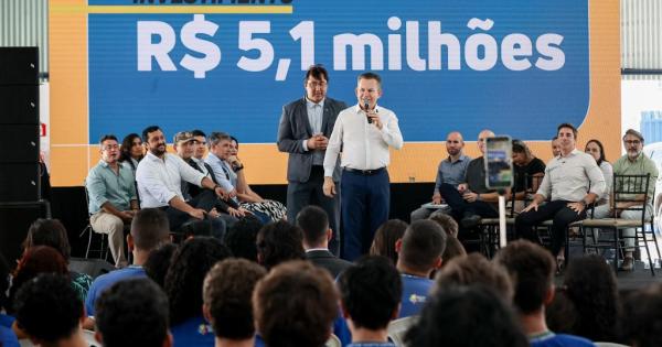 Governador anuncia licitação e 100% das escolas estaduais terão quadras