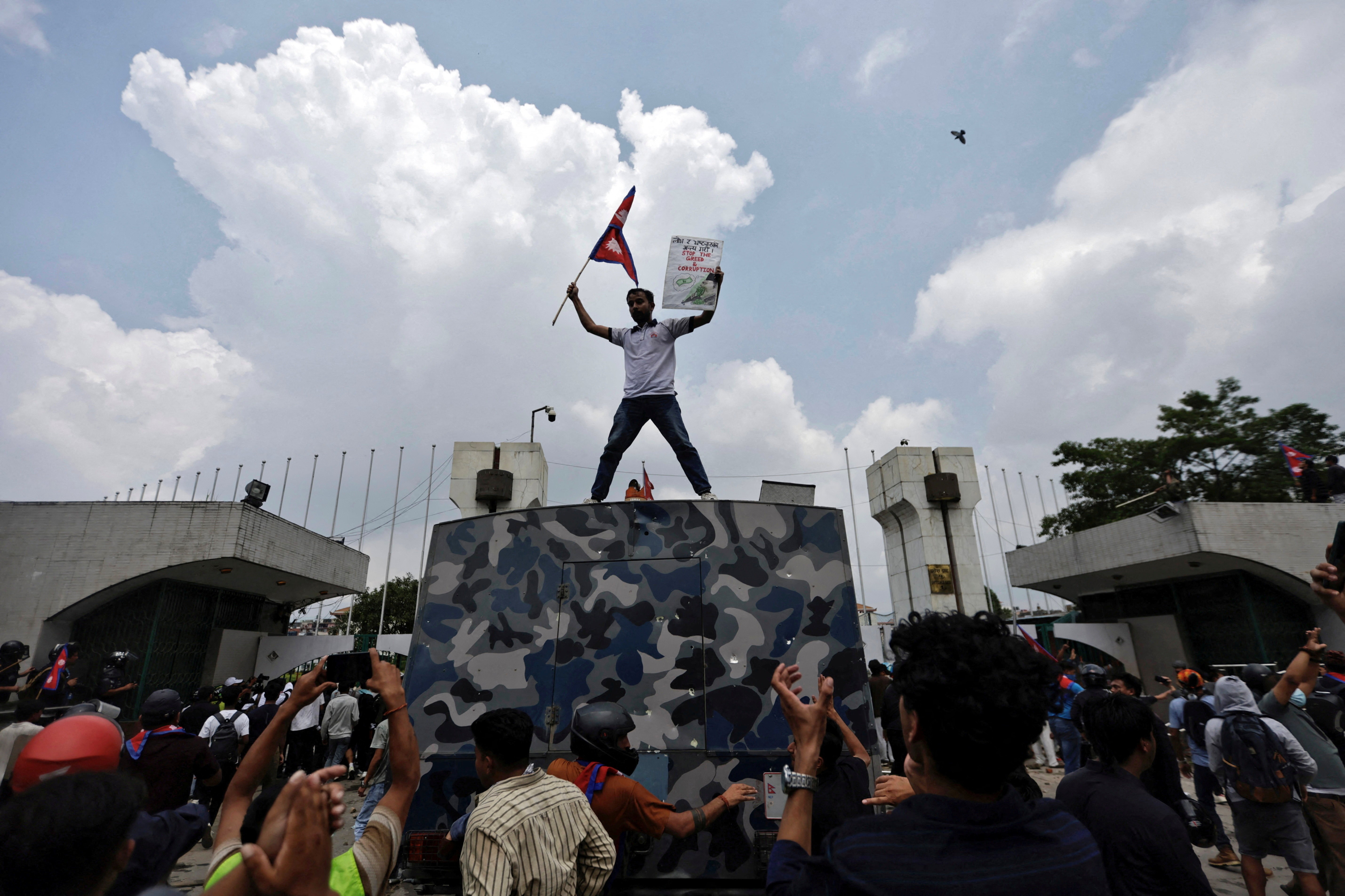 Protesto contra bloqueio de redes sociais no Nepal deixa 14 mortos