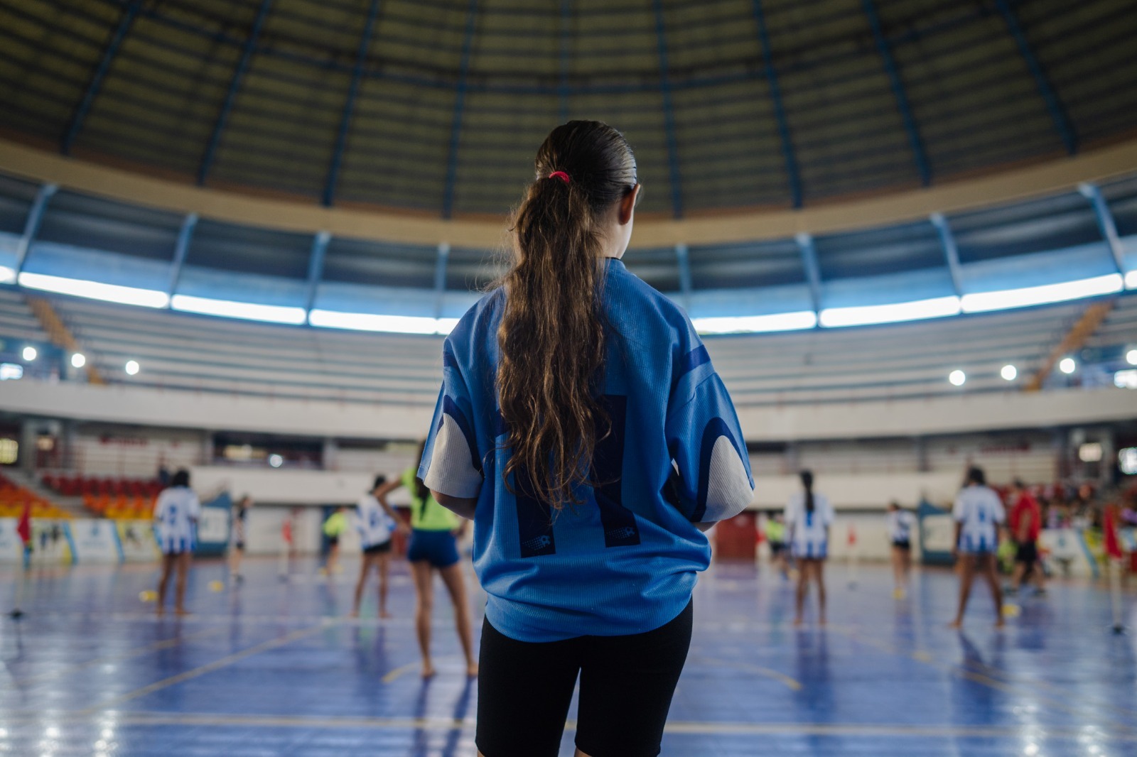 Anápolis oferece aulas gratuitas de futebol de areia, handebol e natação; saiba como participar