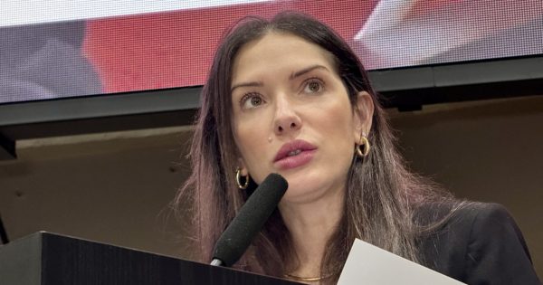 Janaina manda recado; não negocio minha candidatura