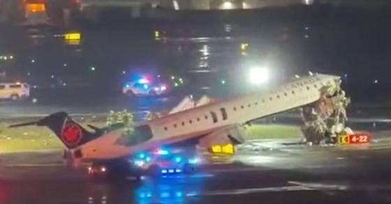 Avião com 76 pessoas a bordo colide e deixa 2 mortos; veja vídeo