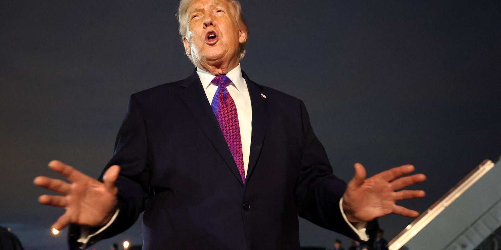 EUA suspendem ataques a usinas; Irã diz que Trump recuou após ameaças