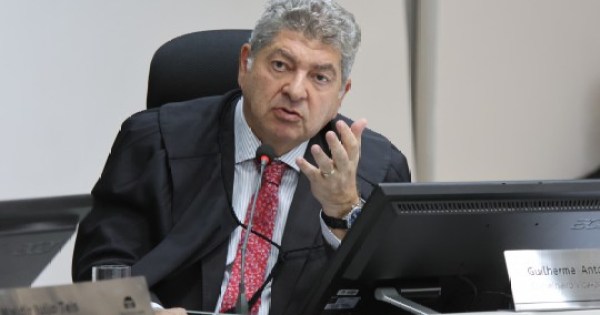 Serviços cartorários e notariais prestados pelo Estado são imunes a cobrança de ISSQN, entende TCE-MT