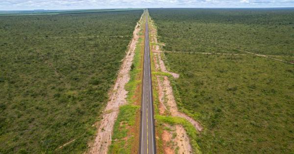 Governo asfalta rodovias em todas as regiões