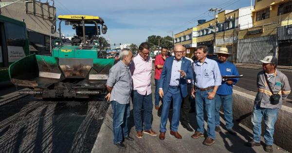 Governador cobra construtoras que firmam pacto para concluir faixa do BRT