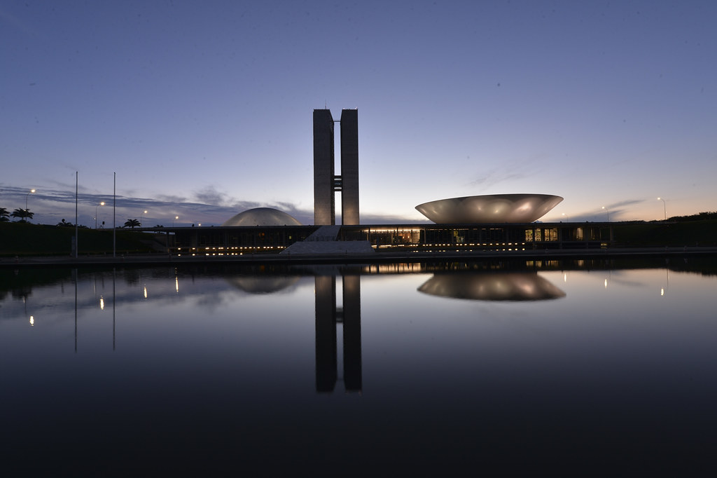 A quem o Congresso Nacional representa? – Por Orisvaldo Pires
