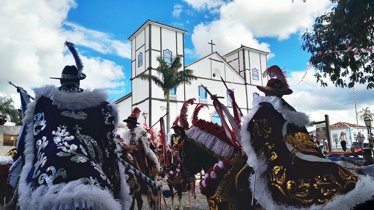 Cavalhadas de Pirenópolis completa 200 anos unindo fé e tradição. Veja imagens!