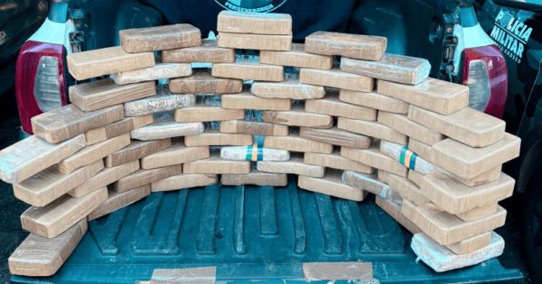 Força Tática e Gefron apreendem 63 quilos de pasta base e causam prejuízo de R$ 1,2 milhão às facções criminosas