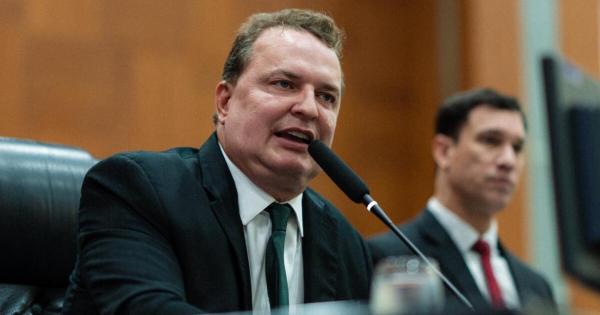 Max critica tentativa do Governo de reduzir prerrogativas da Assembleia