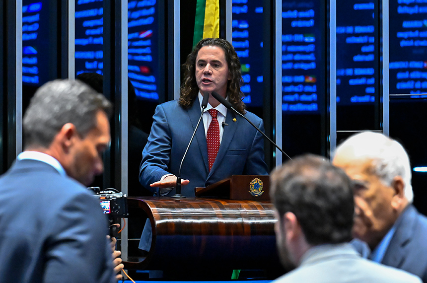 Veneziano comemora aprovação na CCJ da PEC que acaba com a escala 6x1