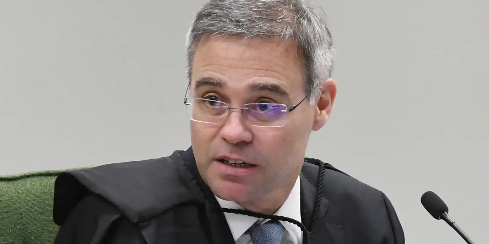 Mendonça vota para manter decisão de retirar posts de Nossa Senhora