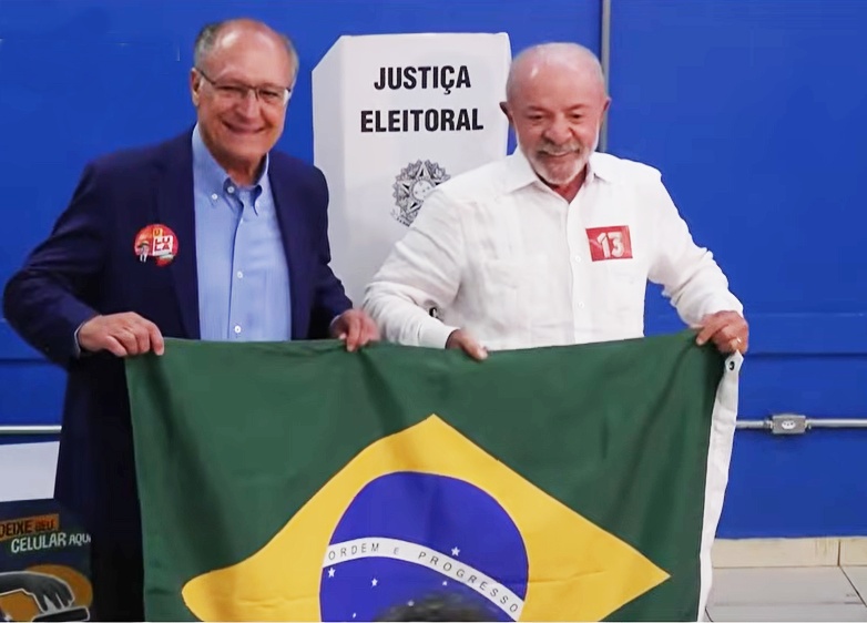 Lula vota em São Bernardo do Campo com Janja e Alckmin